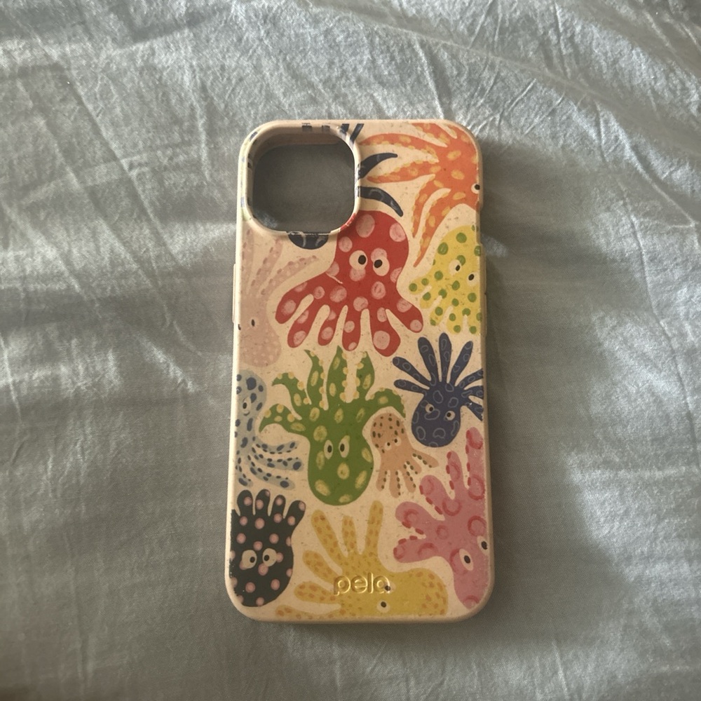 Pela iPhone 14 octopus case mag safe